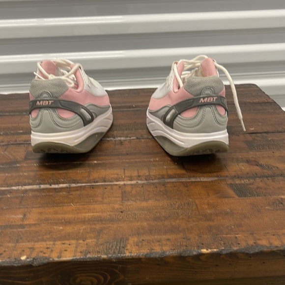 MBT RUNNING SHOES - Picture 3 of 4